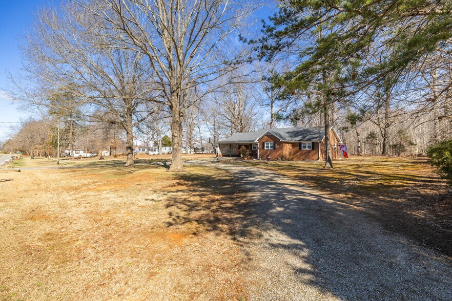 More Photos Of 5513 NC Highway 700, Eden Flex For Sale