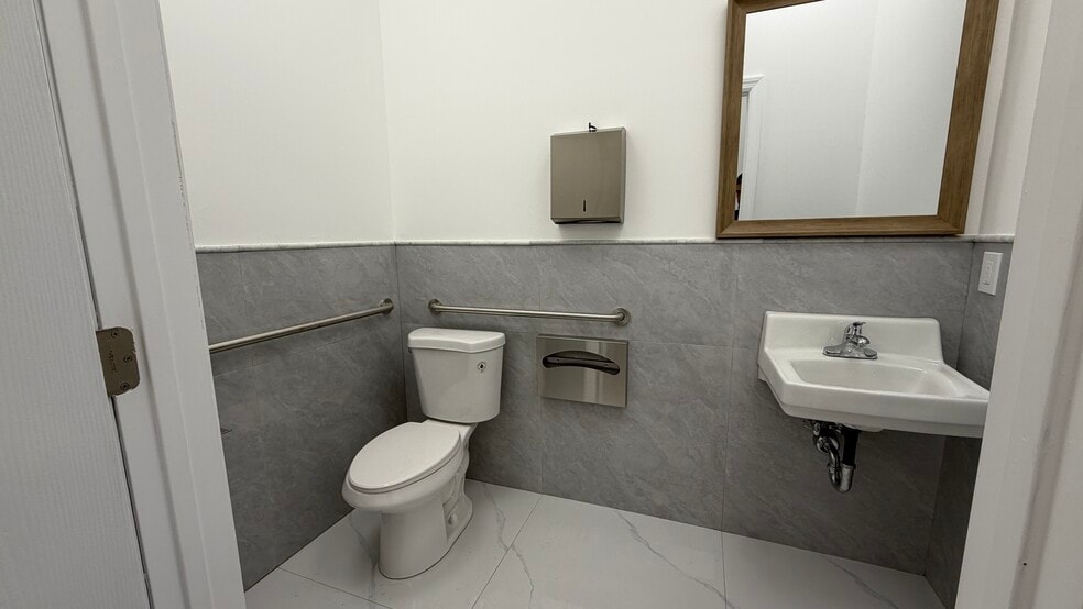 More Photos Of 2596-2606 Merrick Rd, Bellmore Storefront For Lease