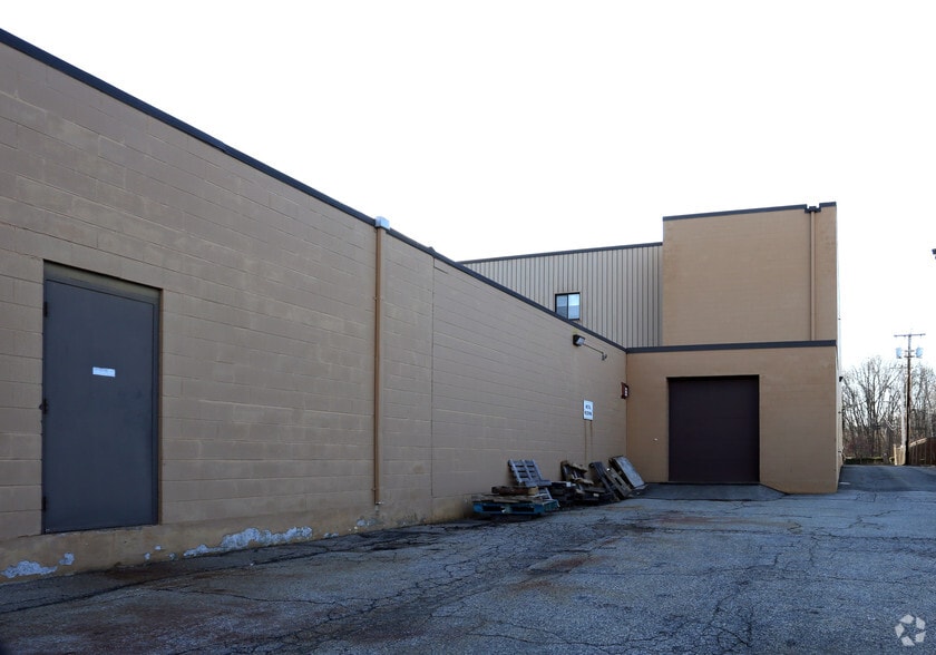More Photos Of 53-101 Venturi Ave, Warwick Distribution For Lease