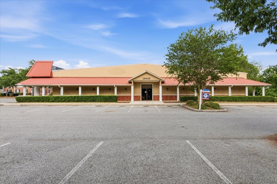 More Photos Of 15043 Main St, Alachua Showroom For Sale