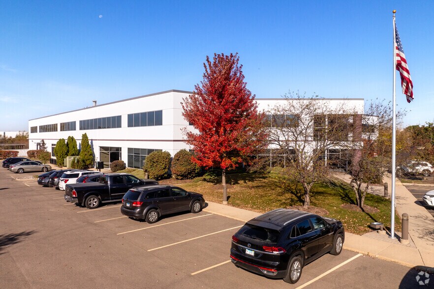 More Photos Of 1391 Corporate Dr, Mchenry Office For Sale