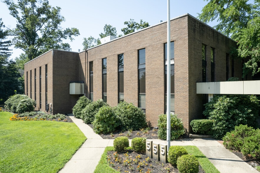Primary Photo Of 555 Kinderkamack Rd, Oradell Medical For Sale