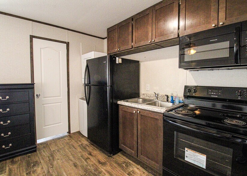 More Photos Of 7007 Farm to Market 846, Knott Office For Sale