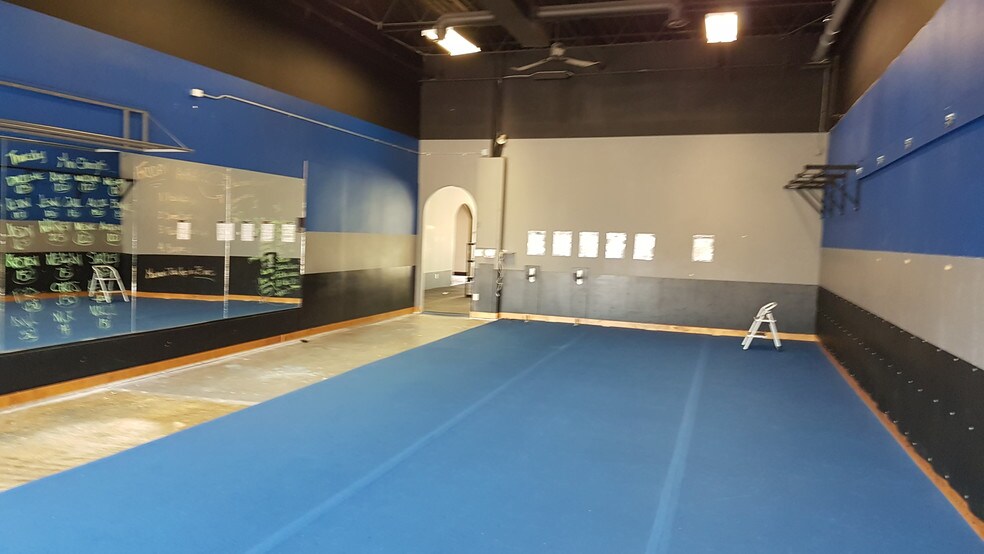 More Photos Of 5580 45 St, Red Deer General Retail For Lease