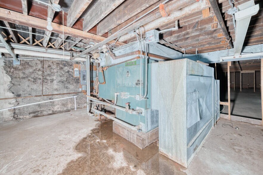 More Photos Of 326 Chestnut St, Virginia Storefront Retail Office For Sale
