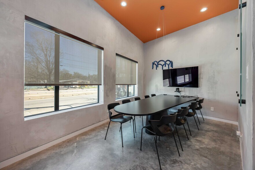 More Photos Of 5214 Harrisburg Blvd, Houston Office For Lease