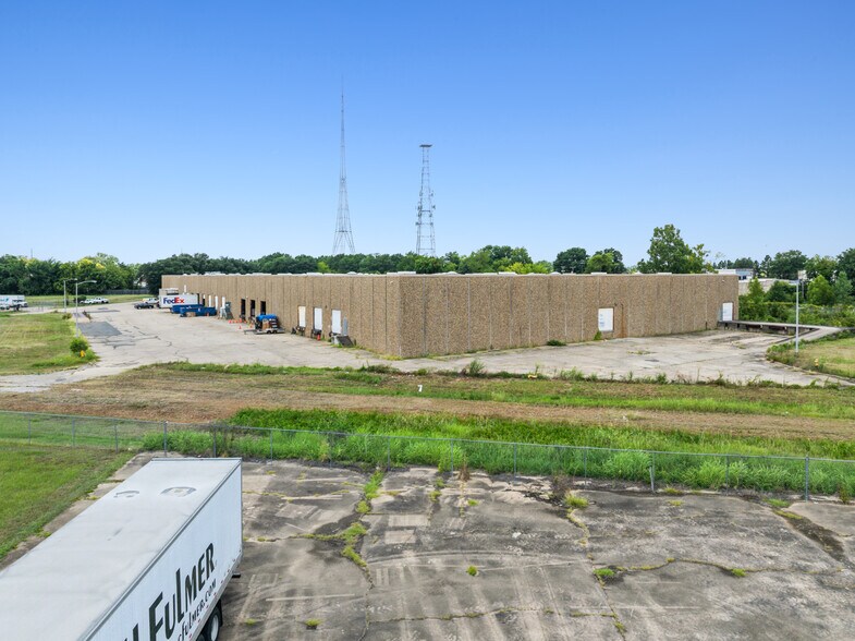 More Photos Of 2005 Texas Ave, Shreveport Warehouse For Lease