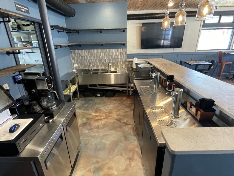 More Photos Of 121 W Midland Ave, Woodland Park Restaurant For Lease