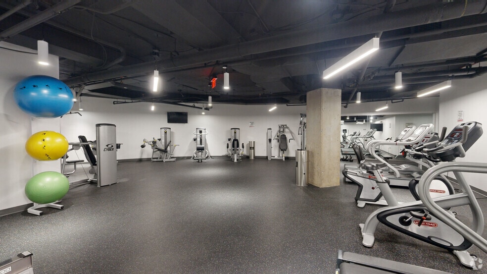 More Photos Of 8609 Westwood Center Dr, Vienna Unknown For Lease