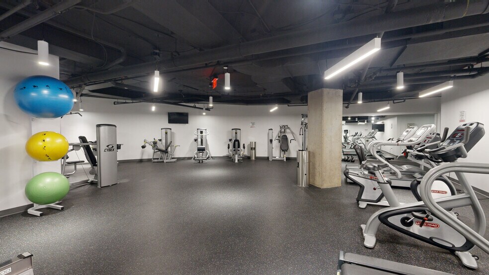 More Photos Of 8609 Westwood Center Dr, Vienna Unknown For Lease