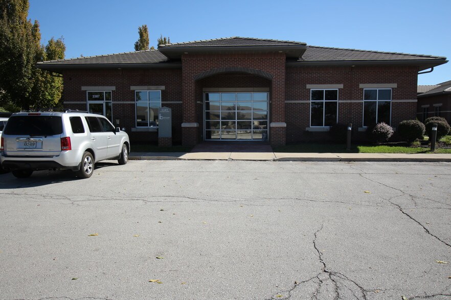 More Photos Of 3351-3383 NE Ralph Powell Rd, Lee's Summit Office For Lease