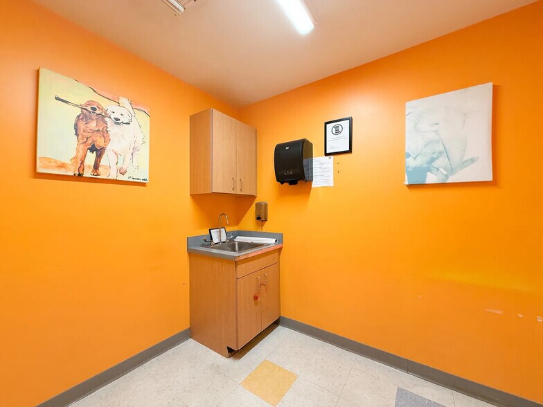 More Photos Of 3500 Kabel Dr, New Orleans Medical For Sale