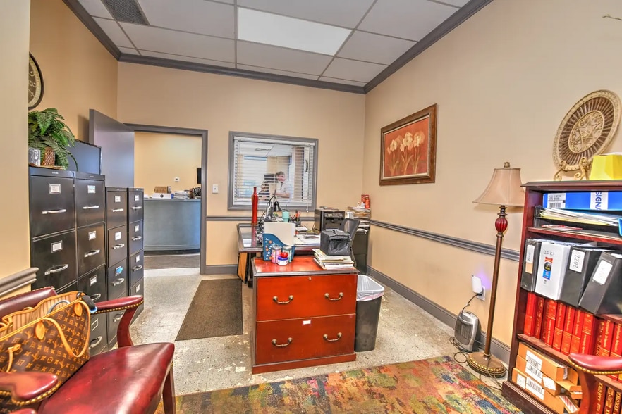 More Photos Of 707 Lane Allen Rd, Lexington Auto Repair For Sale
