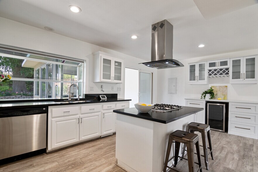 More Photos Of 7501 Linley Ln, Canoga Park Specialty For Sale