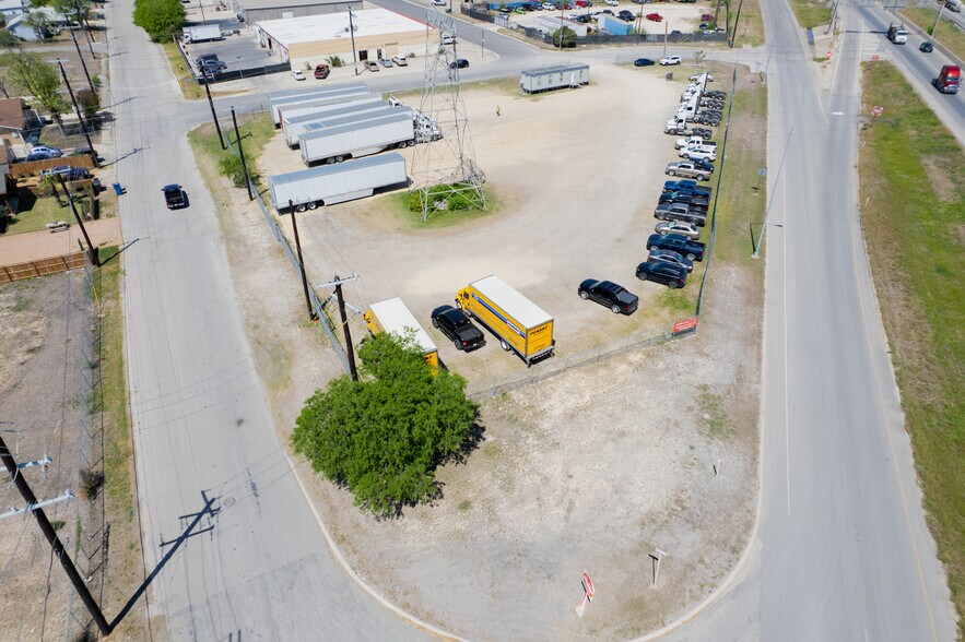 More Photos Of 1330 Seaboard Dr, San Antonio Land For Lease