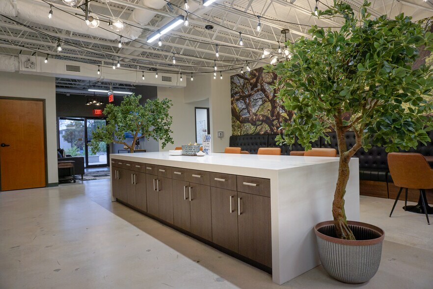 More Photos Of 8637 Fredericksburg Rd, San Antonio Storefront Retail Office For Lease