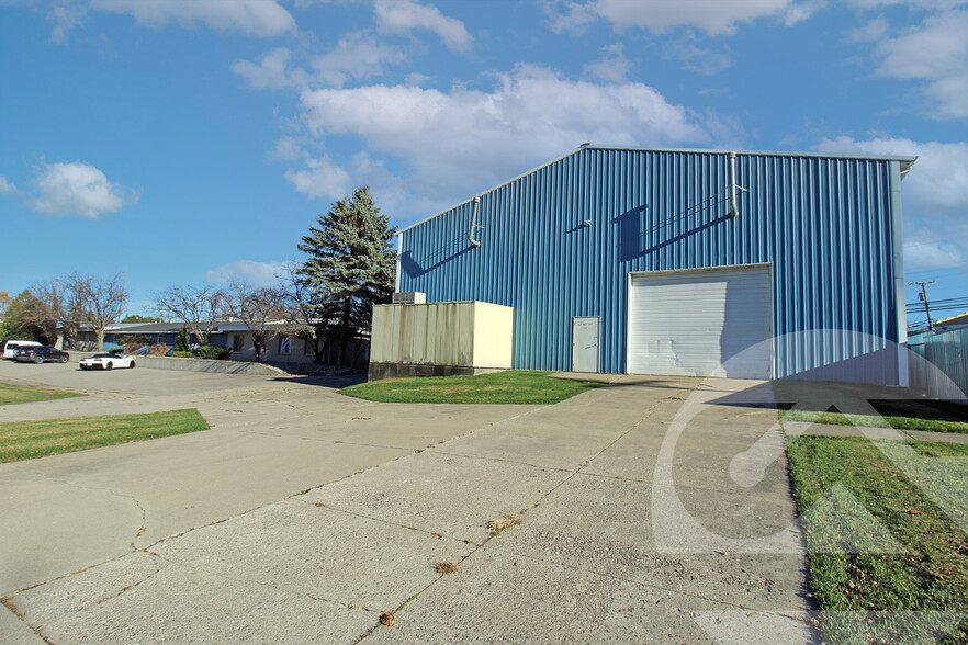 Primary Photo Of 1556-1562 Telegraph Dr, Pontiac Warehouse For Sale