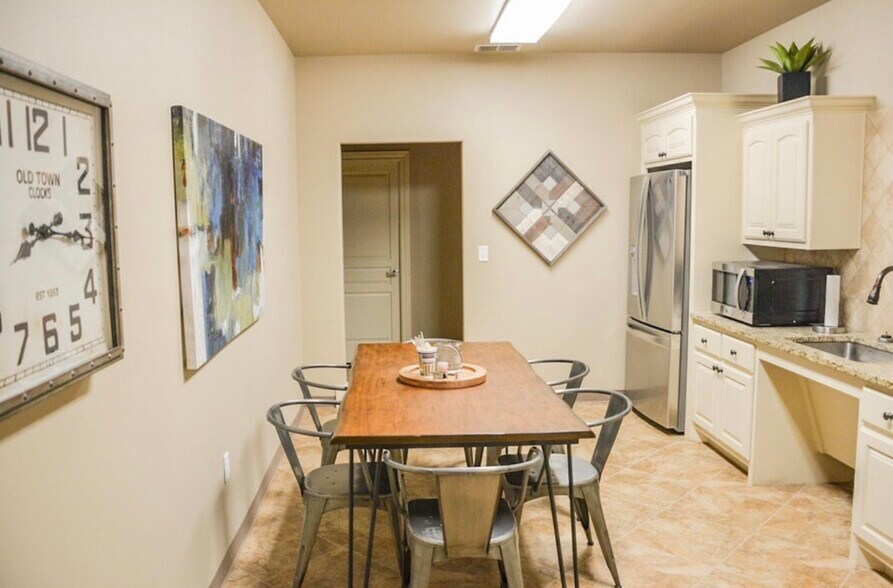 More Photos Of 13037 Quaker Ave, Lubbock Office For Sale