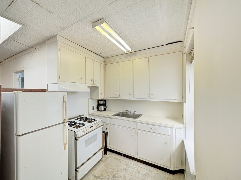 More Photos Of 57 Halsey St, Newark Storefront Retail Residential For Sale