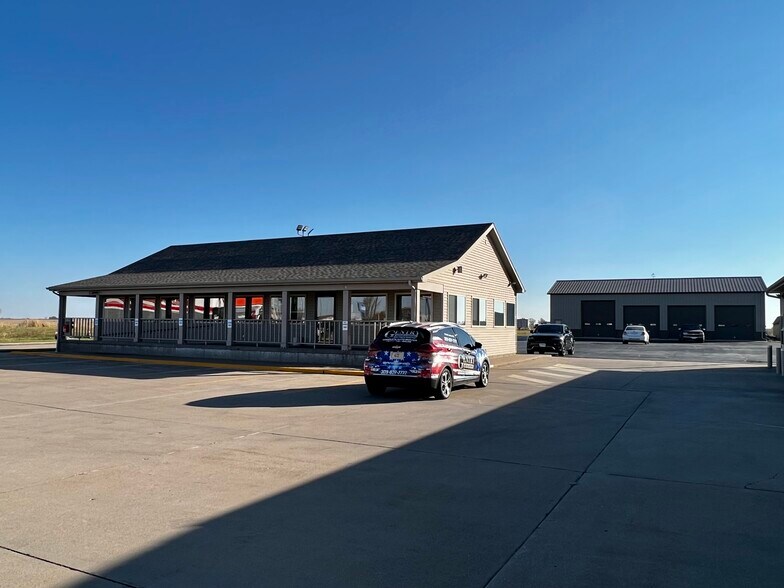 More Photos Of 1719 E Jackson St, Macomb Auto Dealership For Sale