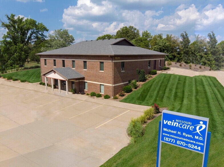 More Photos Of 1620 Southridge Dr, Jefferson City Medical For Lease