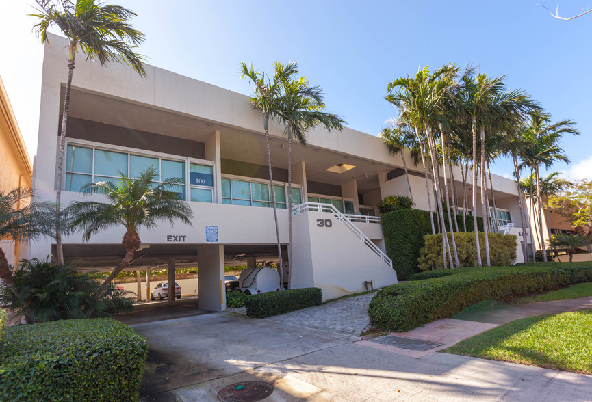 Primary Photo Of 30 W Mashta Dr, Key Biscayne Medical For Lease