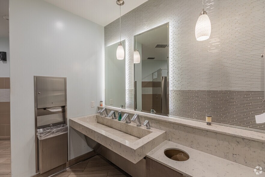 More Photos Of 8799 Balboa Ave, San Diego Office For Lease