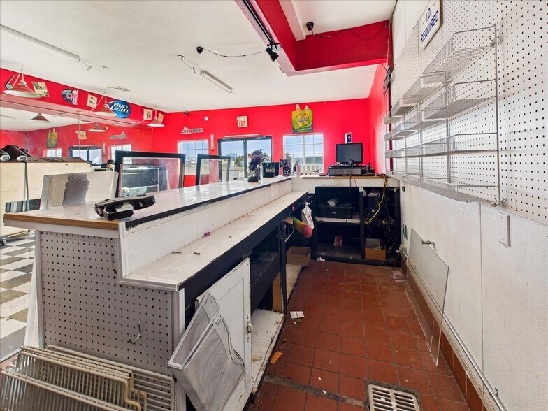 More Photos Of 1700 S Pahrump Valley Blvd, Pahrump Storefront For Sale