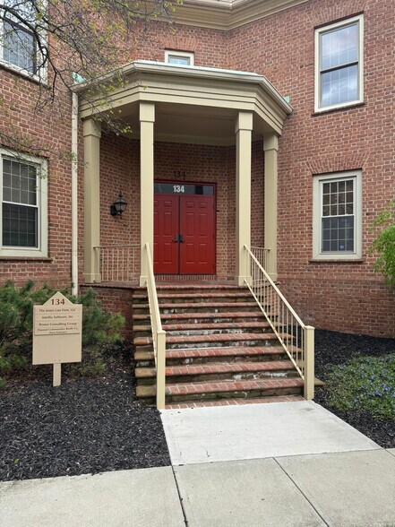 More Photos Of 134 Northwoods Blvd, Columbus Office For Lease