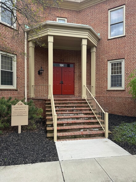 More Photos Of 134 Northwoods Blvd, Columbus Office For Lease