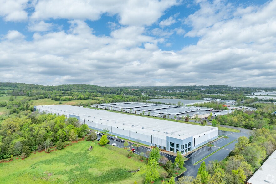 More Photos Of 1501 Corporate Pl, La Vergne Distribution For Lease