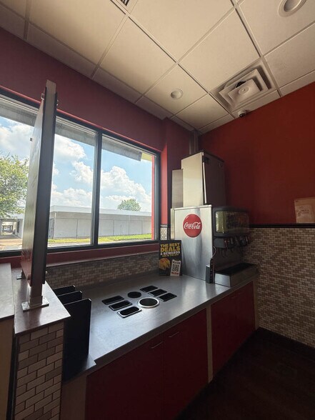 More Photos Of 109 Banks Rd, Fayetteville Fast Food For Lease