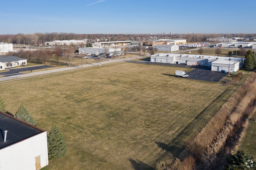 More Photos Of 13003 Flagship Dr, Perrysburg Storefront Retail Office For Lease