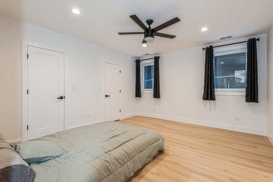 More Photos Of 1535 W Estes Ave, Chicago Multifamily For Sale