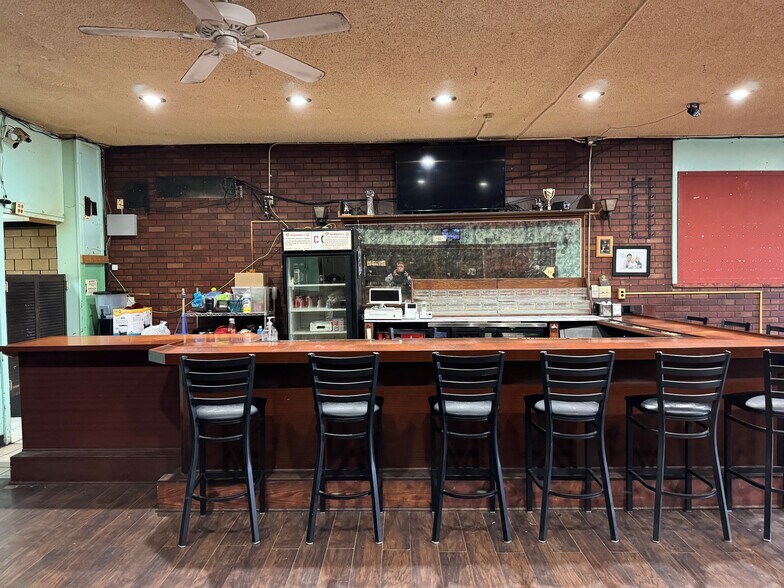 More Photos Of 358 Glenwood Ave, Akron Bar For Sale
