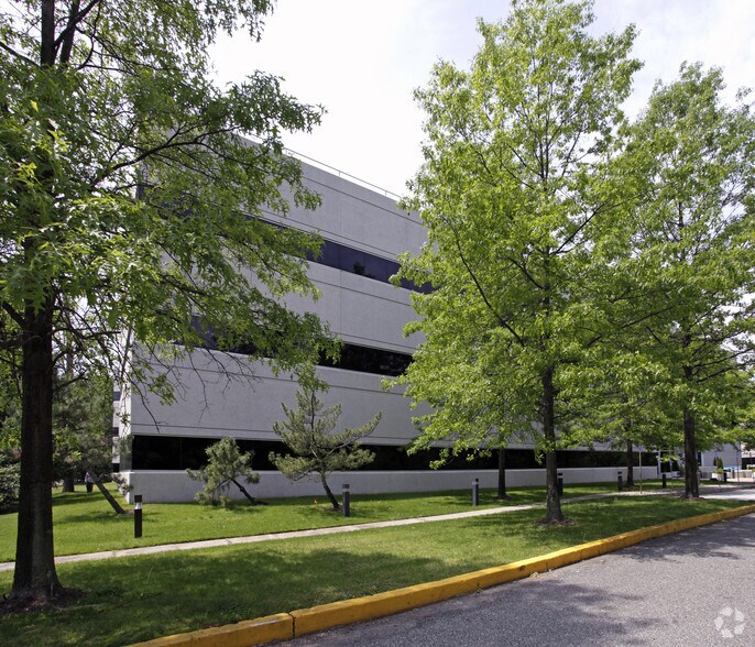 More Photos Of 1 Teleport Dr, Staten Island Office For Lease