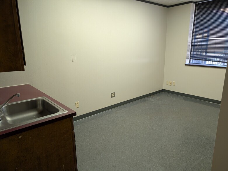 More Photos Of 4300 Highline Blvd, Oklahoma City Coworking Space