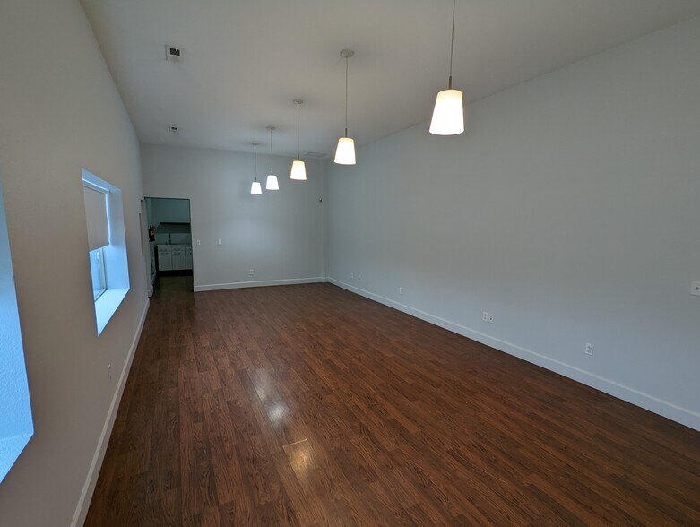 More Photos Of 1201 W Fourth Plain Blvd, Vancouver Flex For Sale