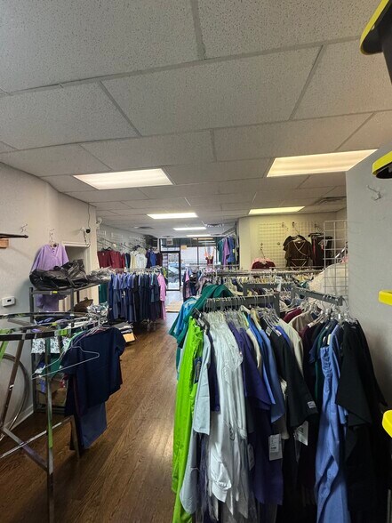 More Photos Of 1022 W Leland Ave, Chicago General Retail For Lease