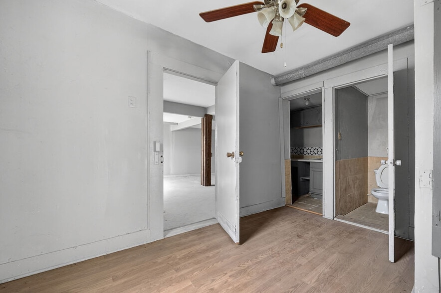 More Photos Of 905 Ruiz St, San Antonio Storefront For Sale