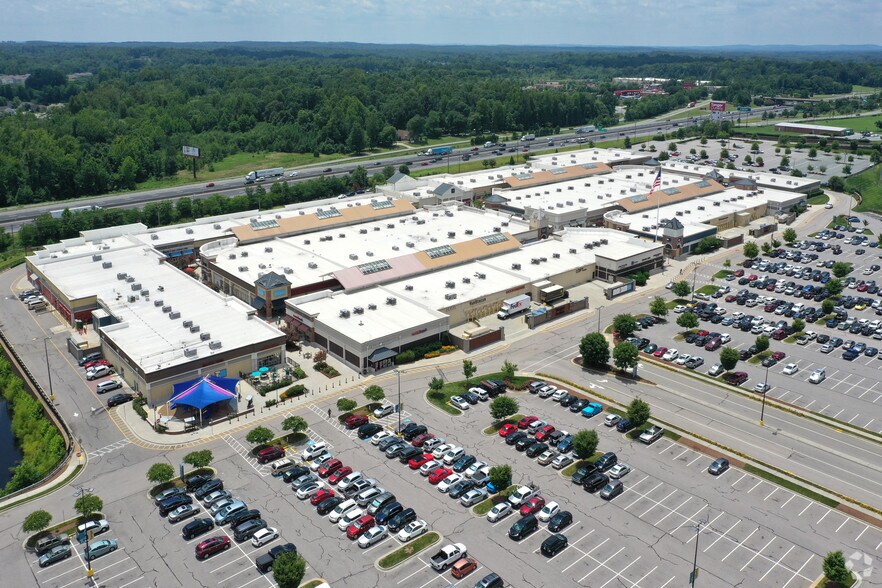 More Photos Of 4000 Arrowhead Blvd, Mebane General Retail For Lease