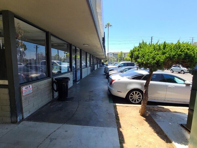 More Photos Of 3560-3596 Redondo Beach Blvd, Torrance Storefront For Sale