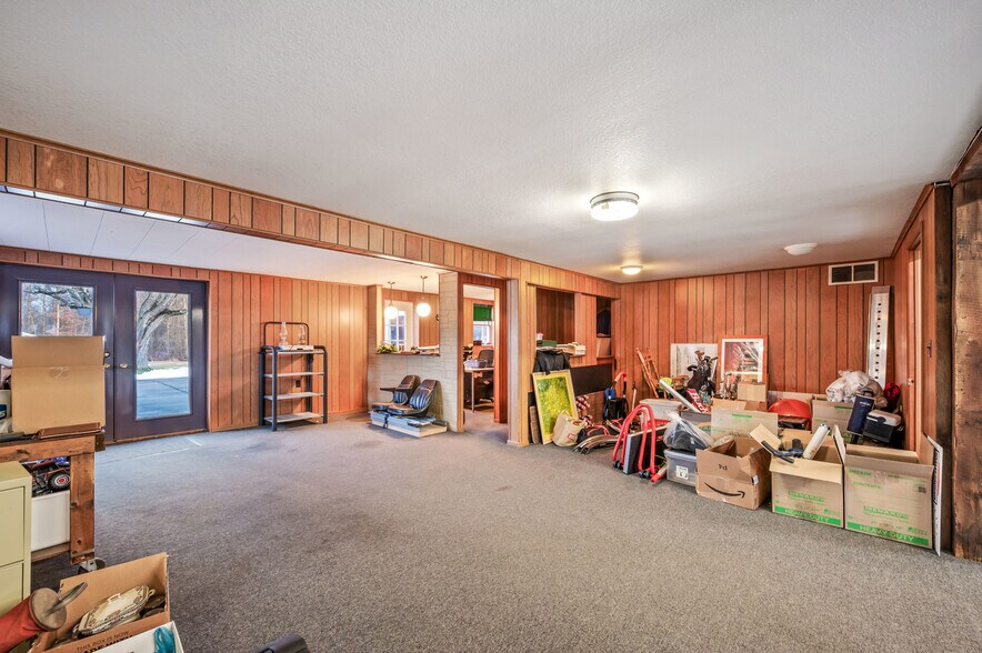 More Photos Of 4085 / 4086 State Route 422, Southington Showroom For Sale