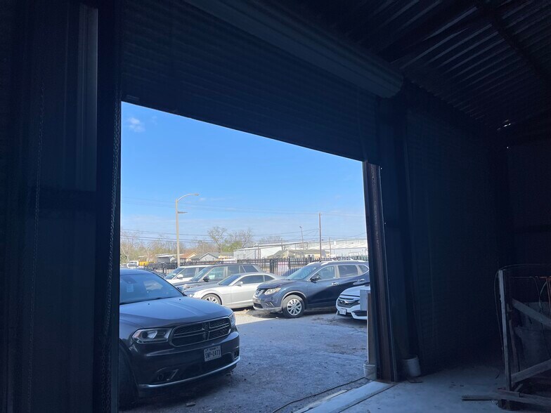 More Photos Of 2102 Aldine Bender Rd, Houston Industrial For Sale