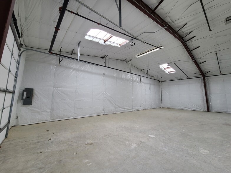 More Photos Of 5140 Dexham Rd, Rowlett Warehouse For Lease