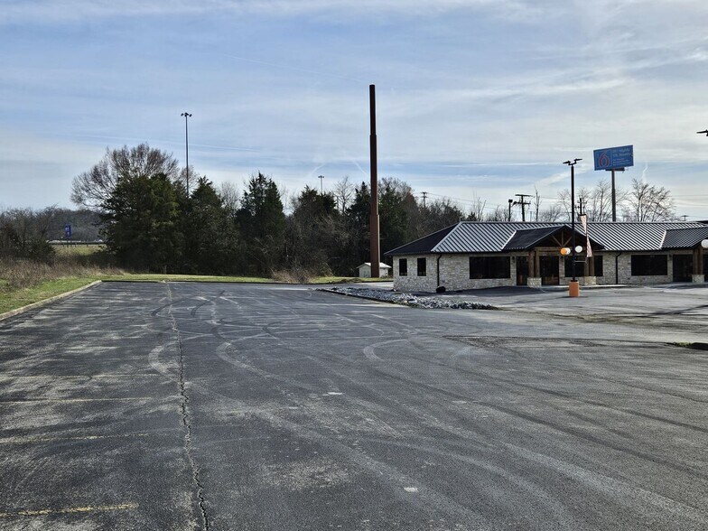 More Photos Of 1391 Murrays Chapel Rd, Sweetwater Showroom For Sale