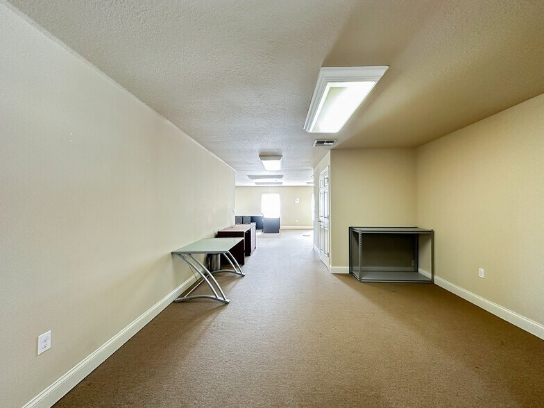 More Photos Of 170 Fitzgerald Rd, Lakeland Office For Lease