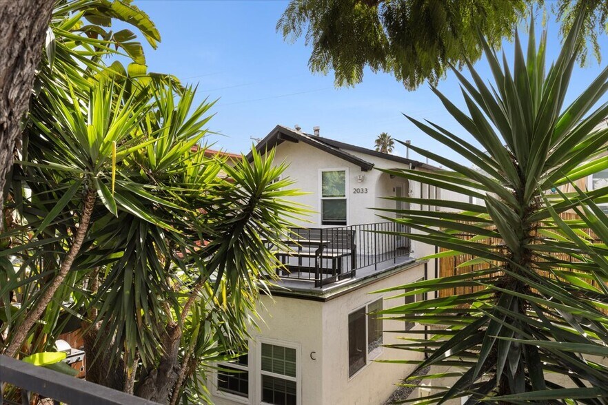 More Photos Of 2033 Garnet Ave, San Diego Apartments For Sale