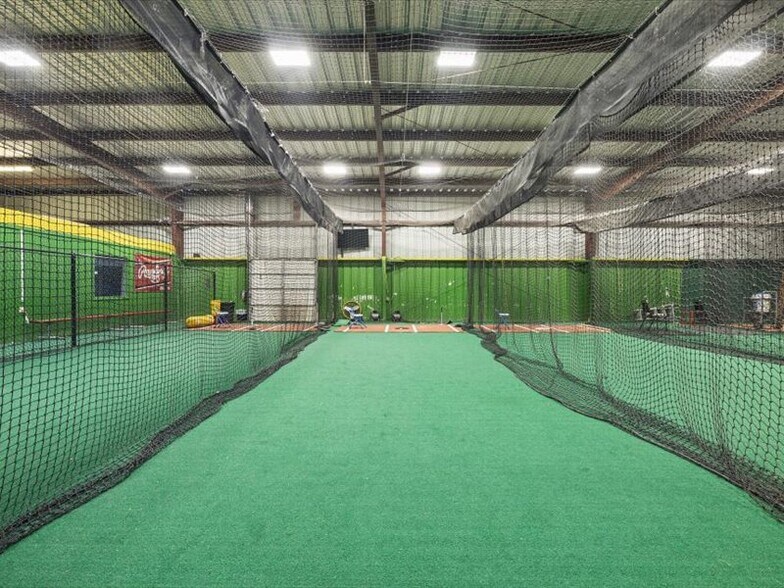 More Photos Of 505 County Line Rd, Rockwall Flex For Sale