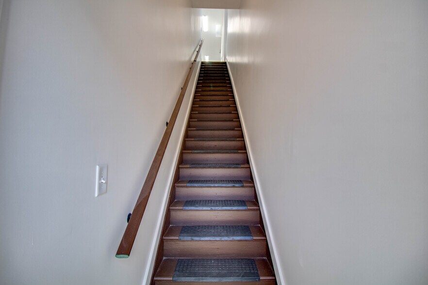 More Photos Of 107 N State St, Jerseyville Office For Lease